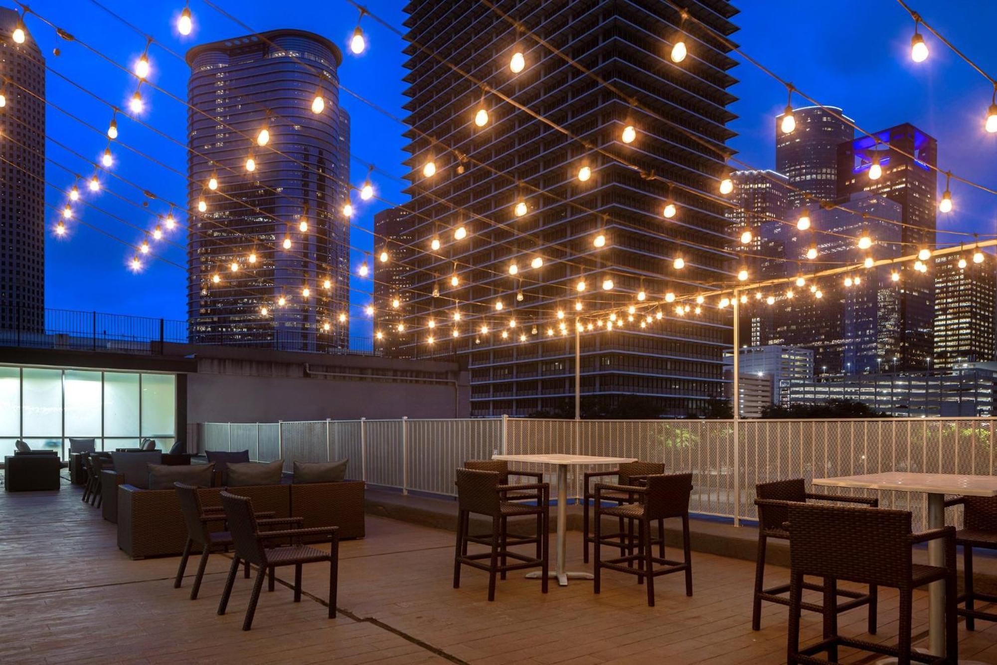 Holiday Inn Houston Downtown, An Ihg Hotel Exterior photo